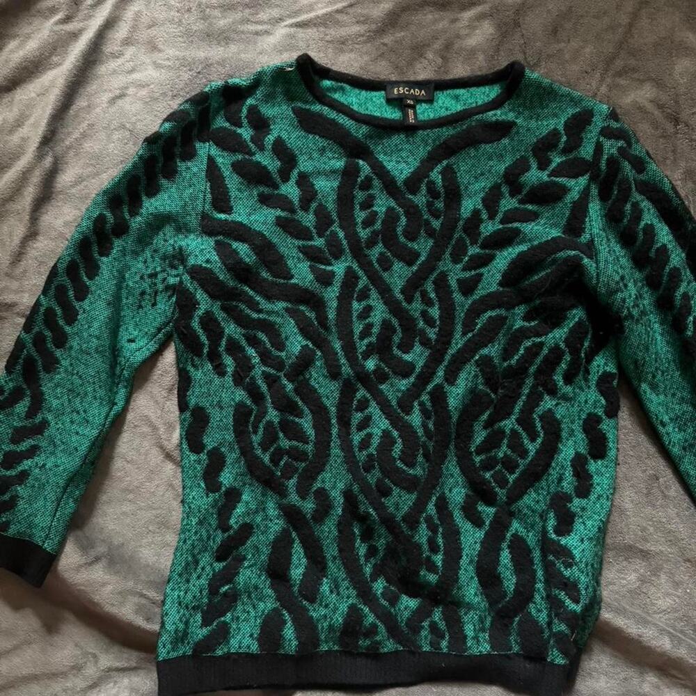 Escada 100 wool knit pullover